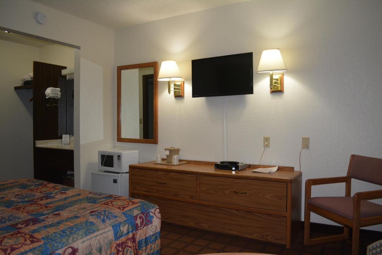 Bloomer Inn & Suites Extérieur photo