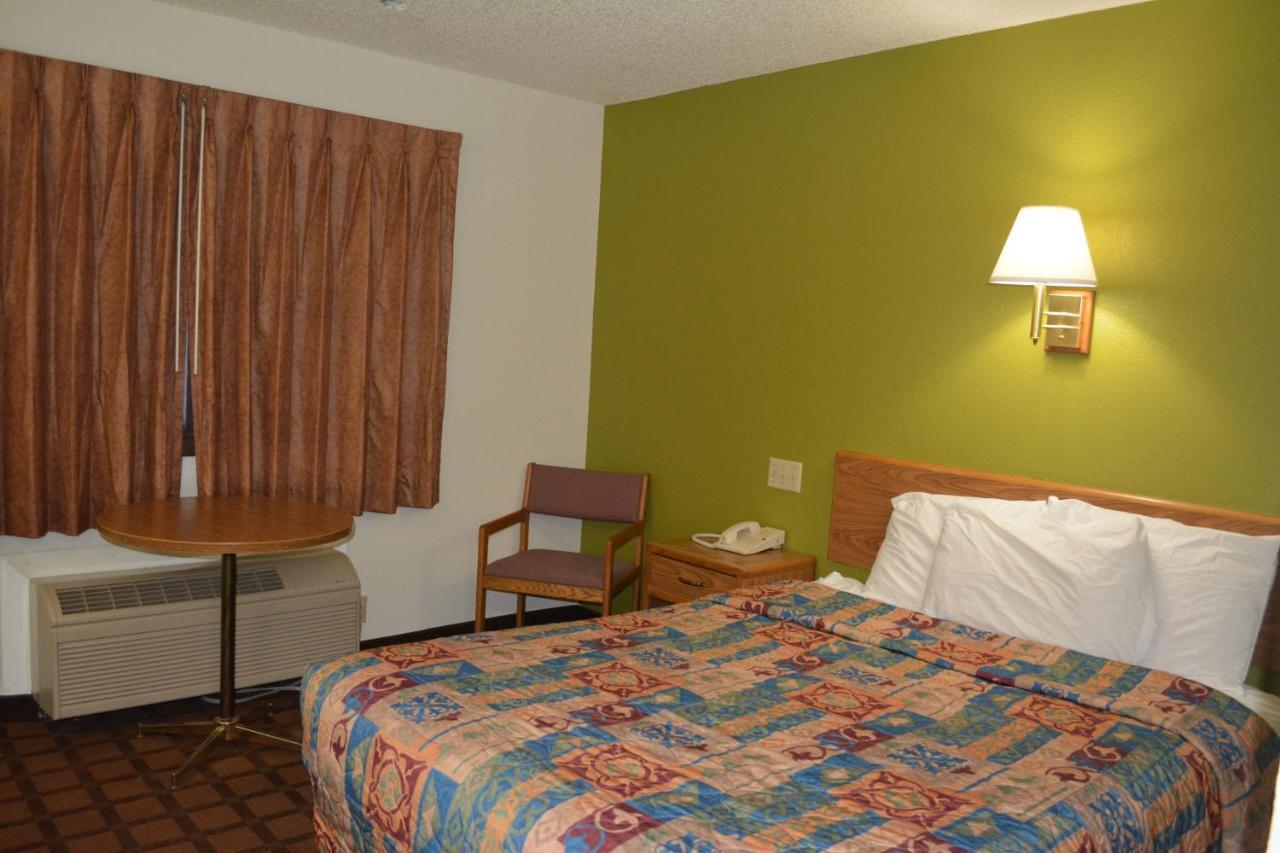 Bloomer Inn & Suites Extérieur photo