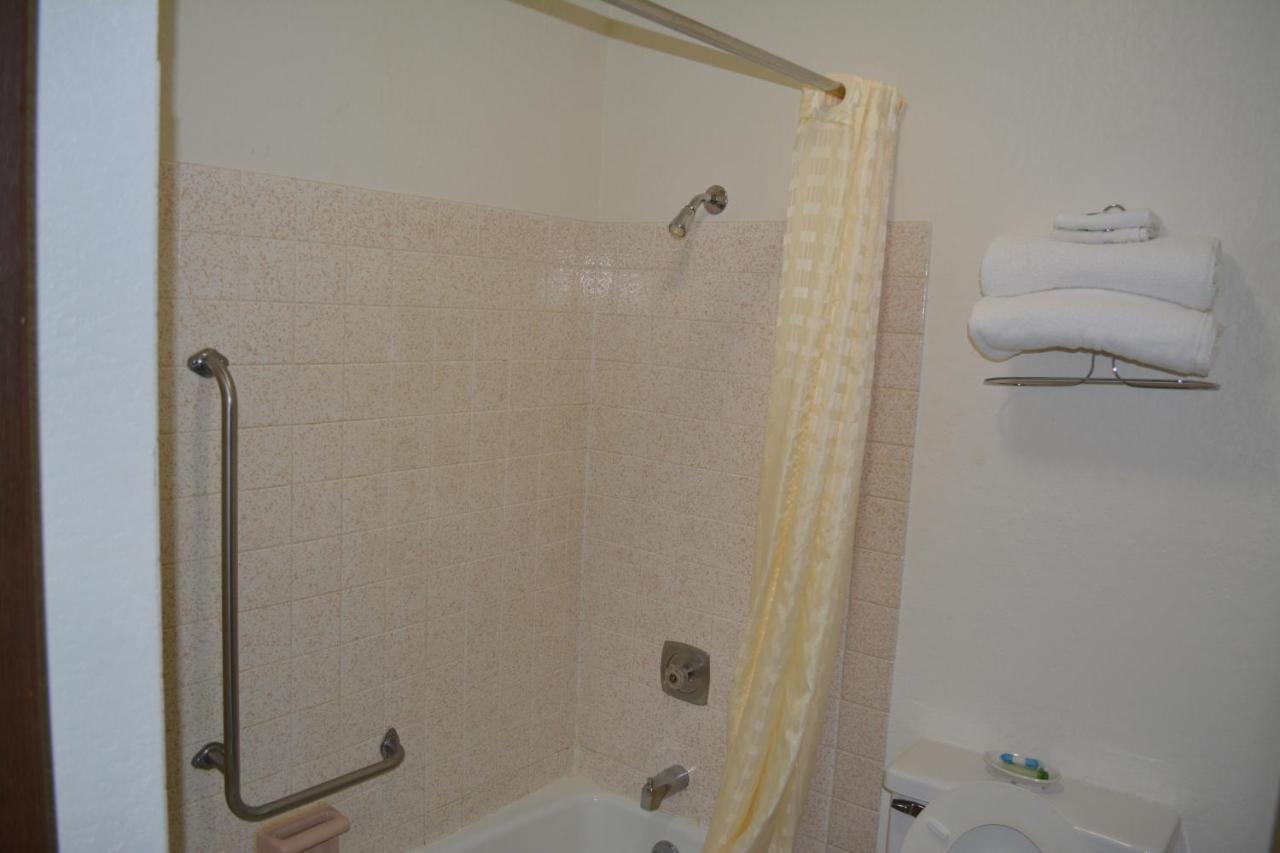 Bloomer Inn & Suites Extérieur photo
