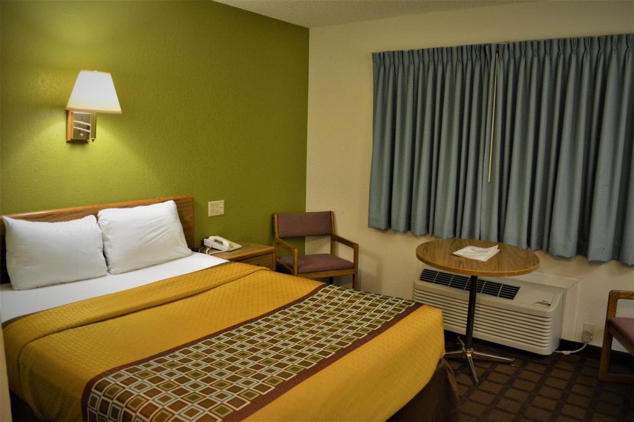 Bloomer Inn & Suites Extérieur photo