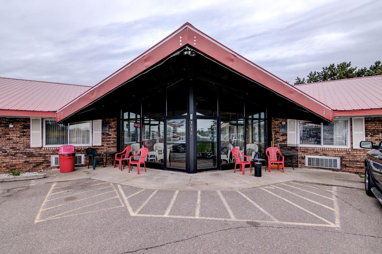 Bloomer Inn & Suites Extérieur photo