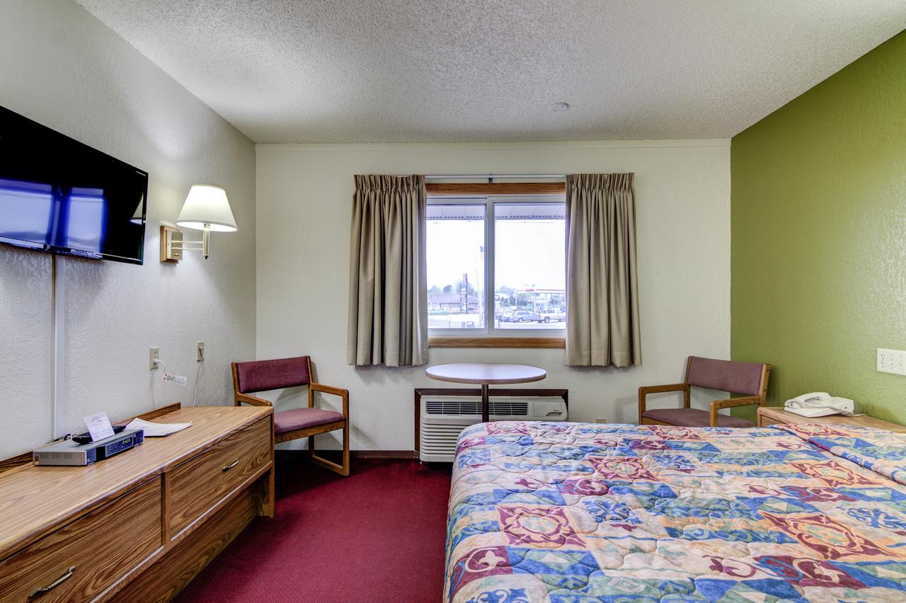Bloomer Inn & Suites Extérieur photo