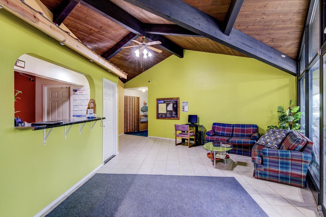 Bloomer Inn & Suites Extérieur photo