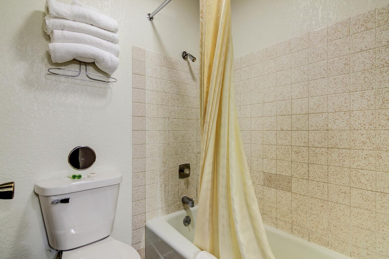 Bloomer Inn & Suites Extérieur photo
