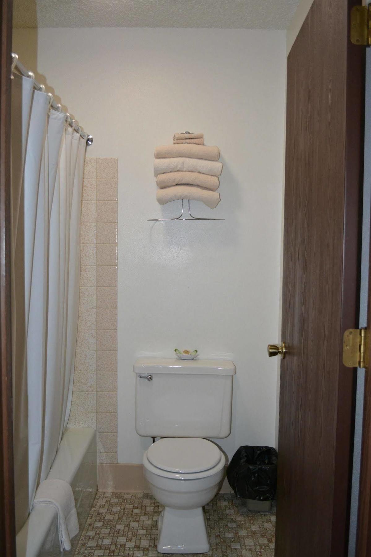 Bloomer Inn & Suites Extérieur photo